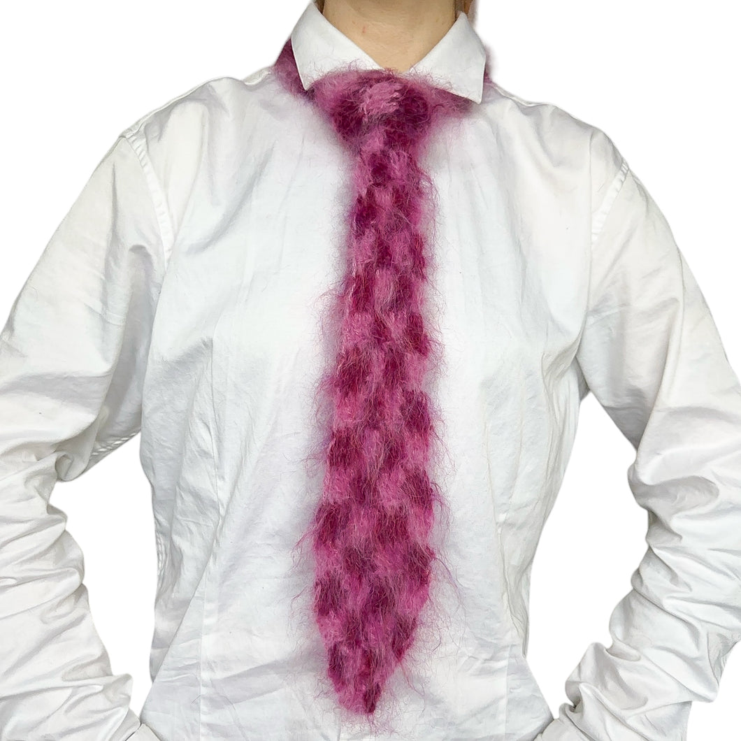 Fluffy Checkered Tie Pink