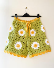 Load image into Gallery viewer, ⭐️SALE⭐️Green Daisy Shorts L
