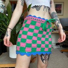 Load image into Gallery viewer, ⭐️SALE⭐️Green &amp; Pink Checkered Skirt XS/S
